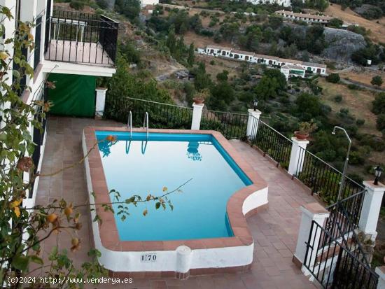 Chalet ¡Al borde del tajo en Grazalema! - CADIZ