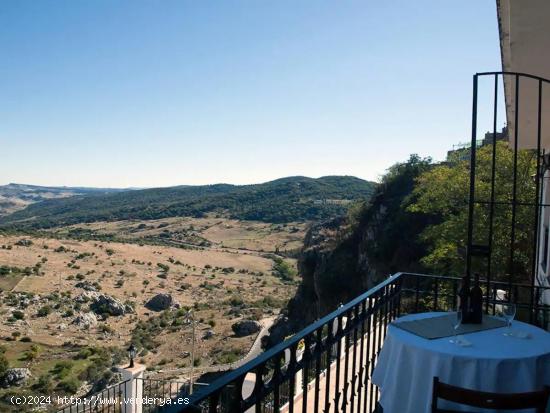 Chalet ¡Al borde del tajo en Grazalema! - CADIZ