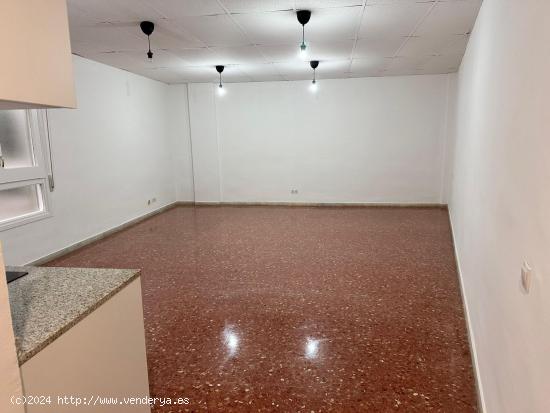  Piso de 40m2 de un ambiente - BARCELONA 