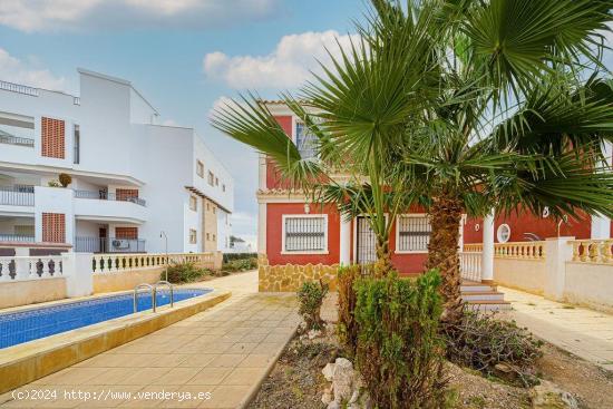 CHALET INDEPENDIENTE EN ORIHUELA COSTA - ALICANTE