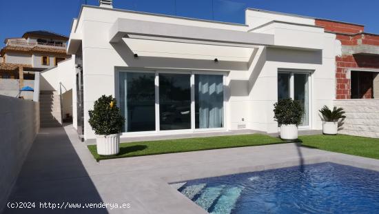 Villa de 3 dormitorios con piscina privada en La Herrada, Los Montesinos - ALICANTE