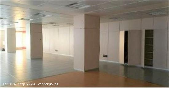 Local comercial en Tres Cantos zona Sectores - MADRID