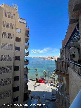  ATICO CON VISTAS AL MAR. PARA REFORMAR. 130 M2. 2 DORM. 1 BAÑO. ENORME TERRAZA. - ALICANTE 