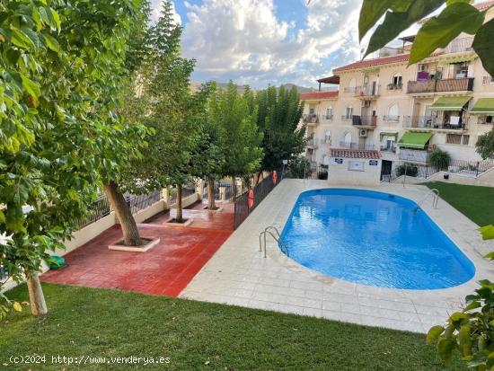  Piso de 2 dormitorios en residencial con piscina y garaje. - GRANADA 