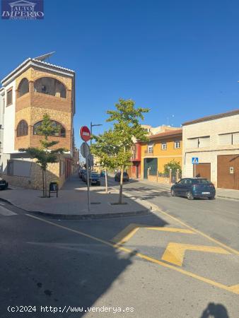 ¡Local Comercial en Alquiler en Zona de Alta Visibilidad! Ideal para Cualquier Negocio - GRANADA