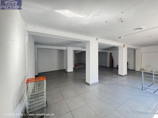 ¡Local Comercial en Alquiler en Zona de Alta Visibilidad! Ideal para Cualquier Negocio - GRANADA