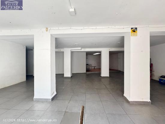 ¡Local Comercial en Alquiler en Zona de Alta Visibilidad! Ideal para Cualquier Negocio - GRANADA