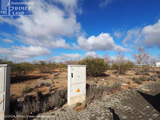 Se vende solar en esquina en el poligono los portales Tomelloso - CIUDAD REAL