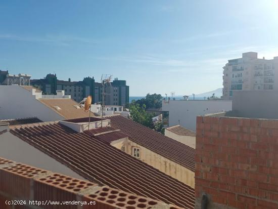 MAGNIFICA CASA A MENOS DE 5 MINUTOS DEL  PASEO MARITIMO DEL PALO EN ZONA MUY CENTRICA. - MALAGA