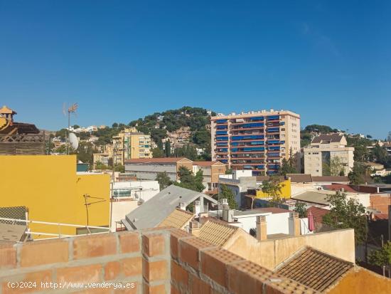 MAGNIFICA CASA A MENOS DE 5 MINUTOS DEL  PASEO MARITIMO DEL PALO EN ZONA MUY CENTRICA. - MALAGA