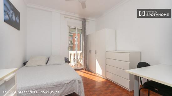 ¡Habitaciones en alquiler en piso de 5 habitaciones en Valencia! - VALENCIA