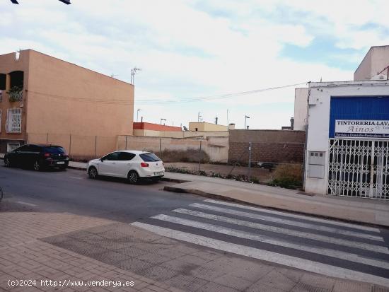 Solar  comercial y residencial en  Camino de Vera, Campohermoso. - ALMERIA