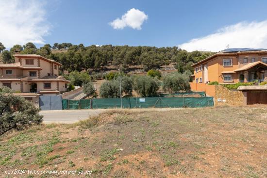  Terreno urbanizable en Granada  en una zona tranquila y demandada con 687 m2 de superficie parcela.  