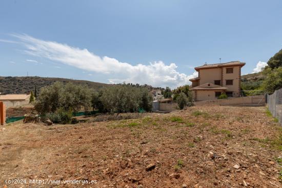 Terreno urbanizable en Granada  en una zona tranquila y demandada con 687 m2 de superficie parcela. 