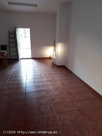 LOCAL EN LA CALLE VALLADOLID - 39.71 m2 - ALAVA