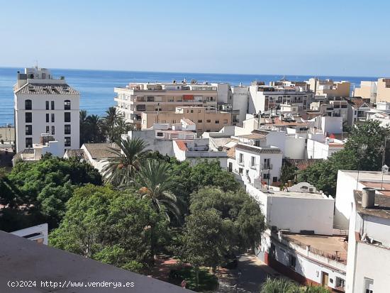  EN ALQUILER ATICO DE 3 DORMITORIOS Y 2 BAÑOS EN CASCO URBANO DE ESTEPONA - MALAGA 