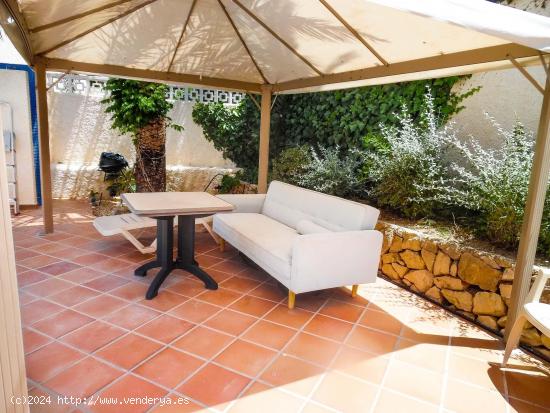 Villa en El Albir con 4 apartamentos - ALICANTE