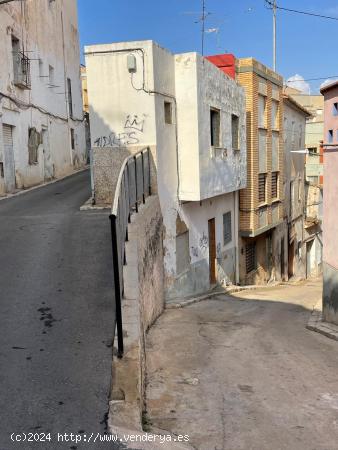 CASA EN LLIRIA IDEAL PARA DOS ESTUDIOS - VALENCIA