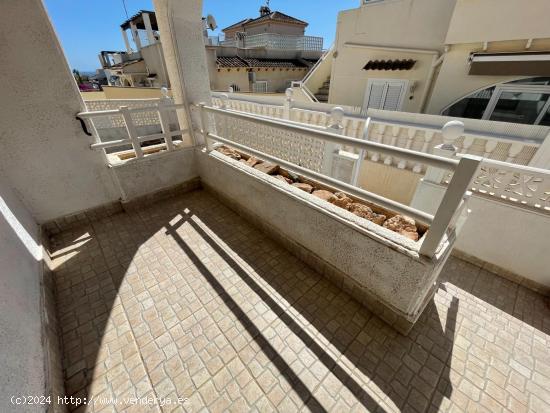 Adosado en esquina con piscina comunitaria en Los Altos, Torrevieja. - ALICANTE