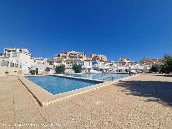 Adosado con solárium privado y gran piscina comunitaria - ALICANTE