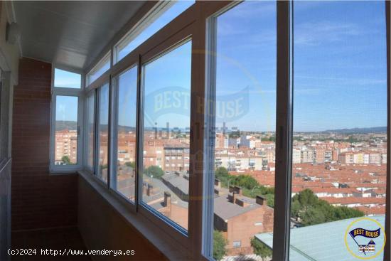  PISO EN VENTA REFORMADO CON TERRAZA Y PLAZA DE GARAJE - CUENCA 