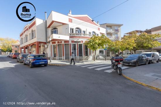 ¡Tu negocio en el corazón de Atarfe! Local comercial en venta con gran escaparate. - GRANADA