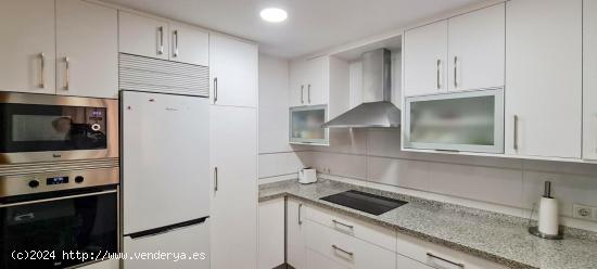 Amplio apartamento de 4 dormitorios en urbanización con excelentes servicios - ALICANTE