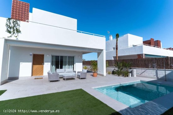 Villa en venta en construcción en Pilar de la Horadada (Alicante)