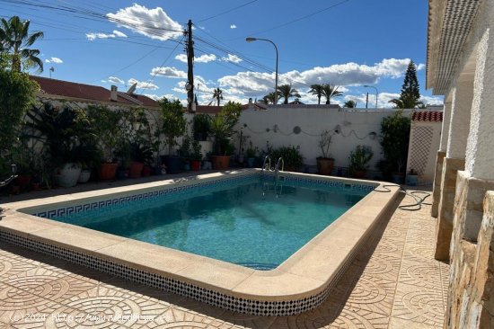 Villa en venta en Rojales (Alicante)