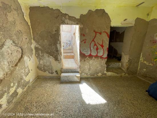 Casa adosada para reformar en la zona del Molino de Águilas, a 450 metros de la playa y céntrico -