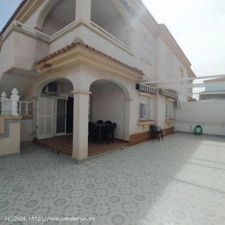 Chalet en venta en Torrevieja (Alicante)