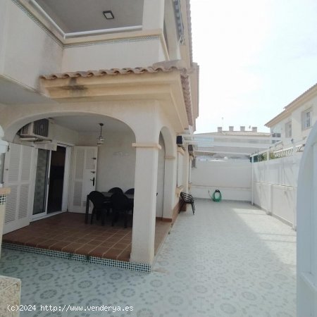 Chalet en venta en Torrevieja (Alicante)