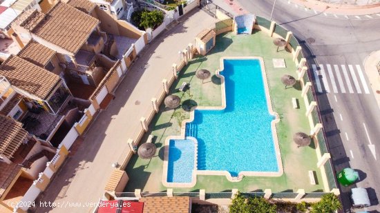 Chalet en venta en Torrevieja (Alicante)