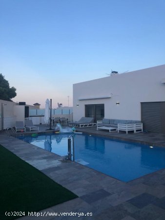 Villa en venta en Orihuela (Alicante)