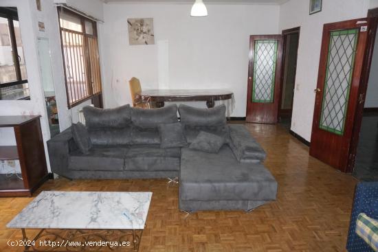 AMPLIA VIVIENDA PARA REFORMAR EN CALLE FLORIDA - ALAVA