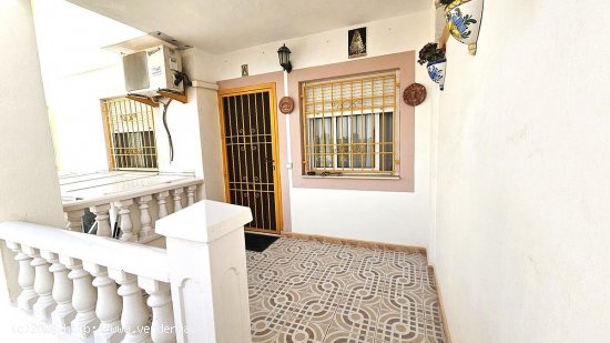 Chalet en venta en Torrevieja (Alicante)