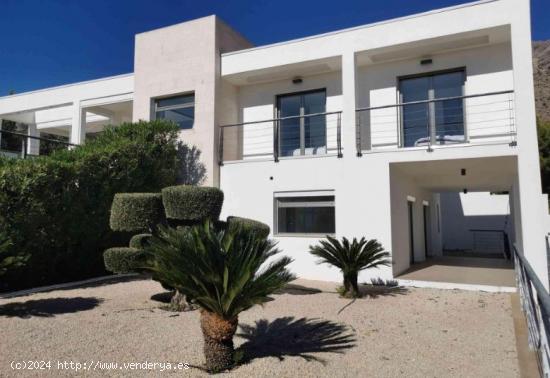 Villa de 350 m2 en parcela de 2000 m2 en la zona de Paradiso. - ALICANTE