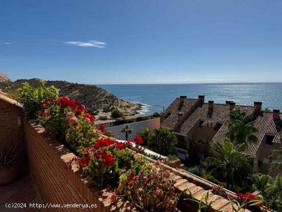 Se vende un exclusivo bungalow en zona más prestigiosa de Cabo de las Huertas - ALICANTE