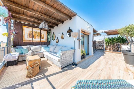 SE VENDE BUNGALOW DE DICEÑO - ALICANTE