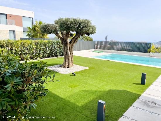 SE VENDE IMPRESIONANTE VILLA EN FINESTRAT - ALICANTE