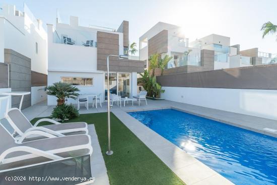 VILLA EXCLUSIVA CON PISCINA PRIVADA Y CLIMATIZADA - ALICANTE