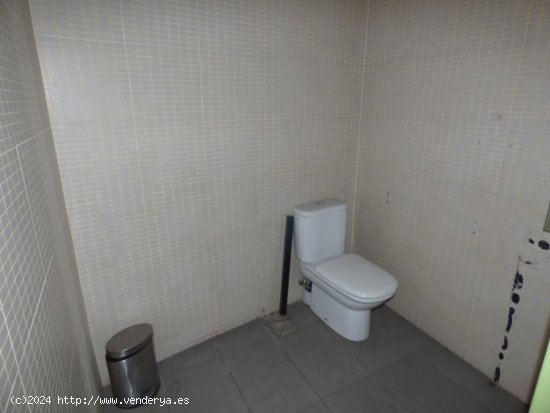 LOCAL COMERCIAL IDEAL PARA RESTAURACIÓN EN ALQUILER EN LA ZONA DE ÀNGEL GUIMERÀ DE MANRESA