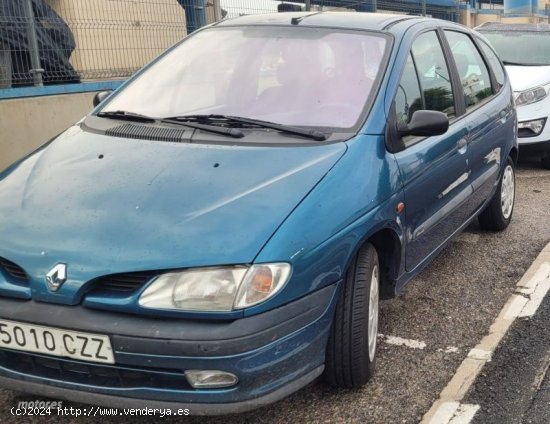 Renault Scenic 1.6 16V 110CV de 1999 con 283.500 Km por 1.400 EUR. en Madrid