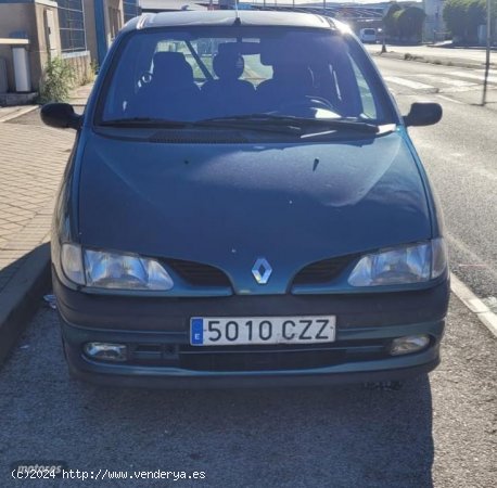 Renault Scenic 1.6 16V 110CV de 1999 con 283.500 Km por 1.400 EUR. en Madrid