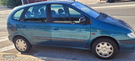 Renault Scenic 1.6 16V 110CV de 1999 con 283.500 Km por 1.400 EUR. en Madrid