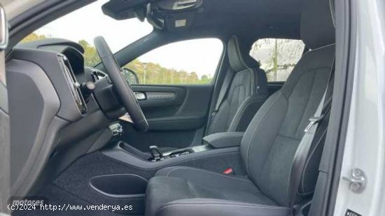 Volvo XC40 XC40 Plus, B4 Mild hybrid, Gasolina, Dark de 2024 con 1 Km por 47.800 EUR. en Vizcaya