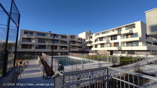  RESIDENCIAL RIBERA DE LA HISPANIDAD, BAJO CON JARDIN Y TERRAZA, 3 DORMITORIOS, GARAJE Y TRASTERO. -  