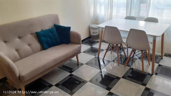  PISO PARA ESTUDIANTES/PROFESORES EN ZONA AV.SIERRA ALHAMILLA, CIUDAD JARDÍN - ALMERIA 