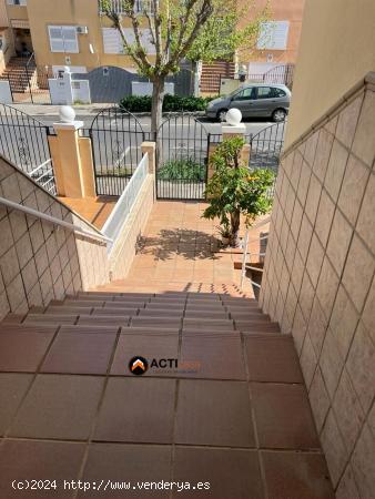 VENTA DE ADOSADO EN RESIDENCIAL SAN JORGE - CACERES