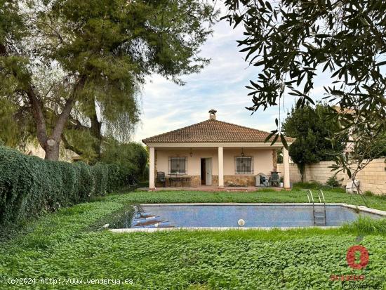  CASA CON TERRENO - ZONA LAS QUEMADILLAS - CORDOBA 